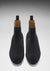 Bottines Chelsea en daim noir, semelle en cuir cousue