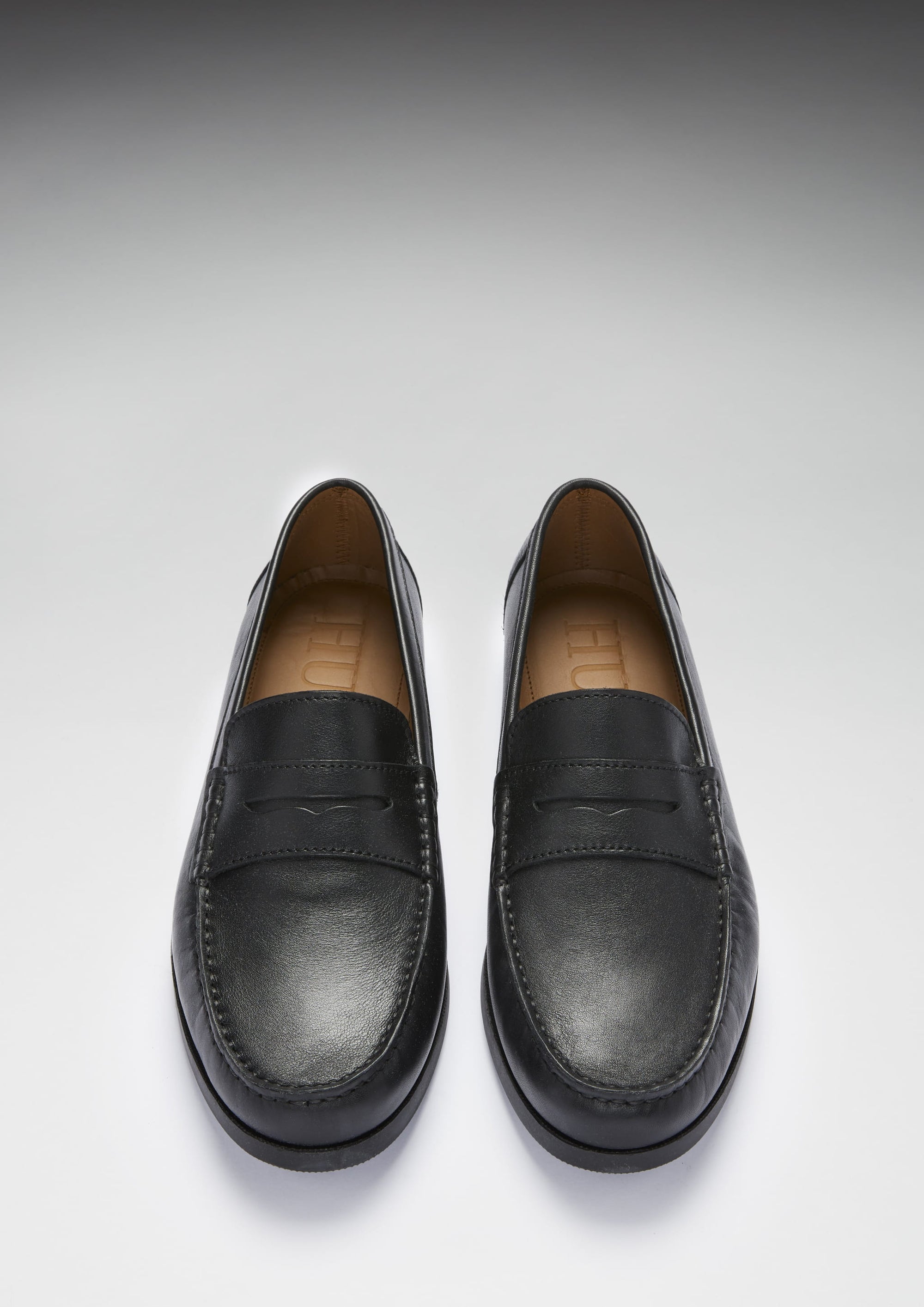Top, Boat Loafers, black leather, Hugs & Co.
