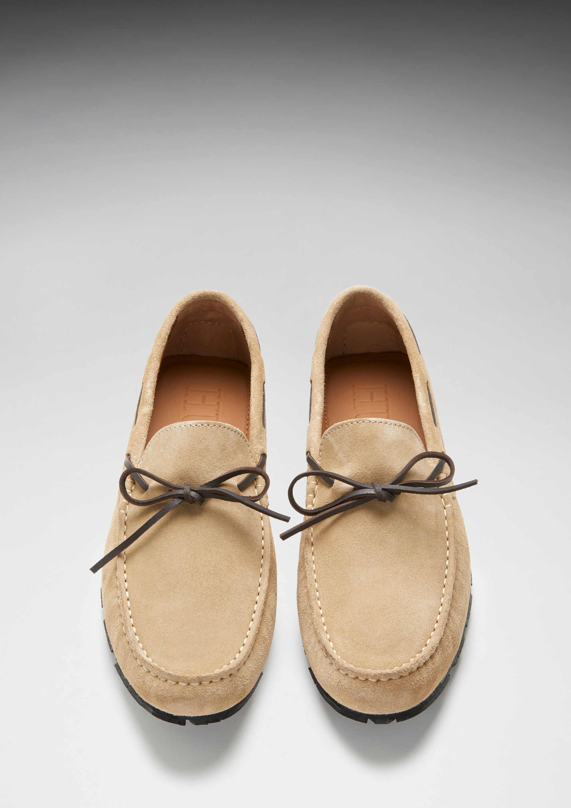 Tire Sole Laced Driving Mocassins, daim taupe